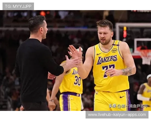 东契奇狂砍三双助湖人击败热火，里夫斯助攻暴扣维金斯表现抢眼